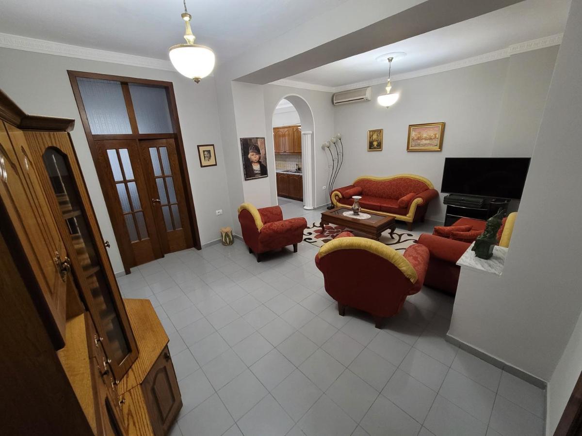Apartamento Heart Of Tirana Exterior foto